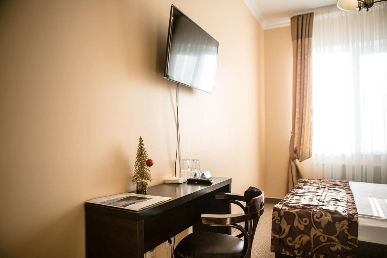 Hotel Churchill-inn *